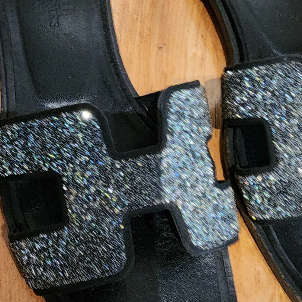 Hermes Stylish Black Glitter Sandals - Picture 2 of 6